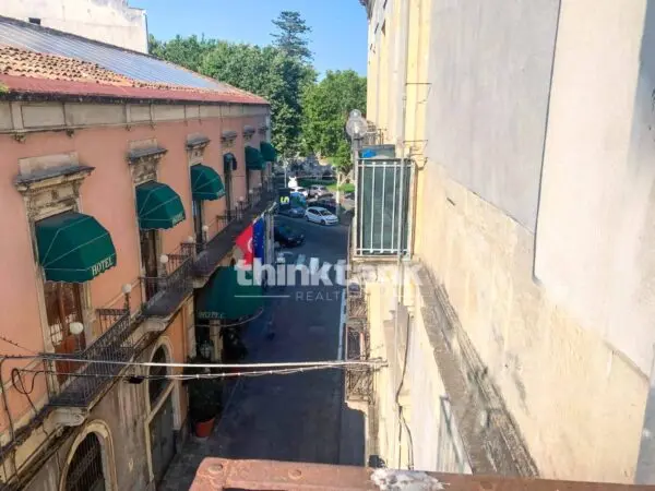 Appartamento via Tezzano 8, Catania