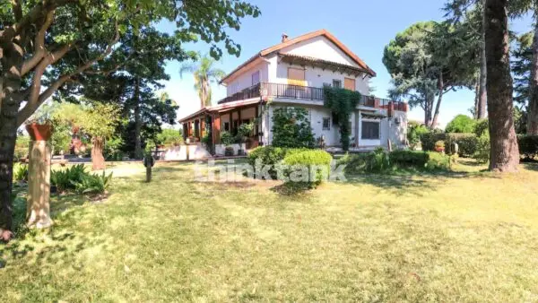 Villa strada Provinciale, Riposto