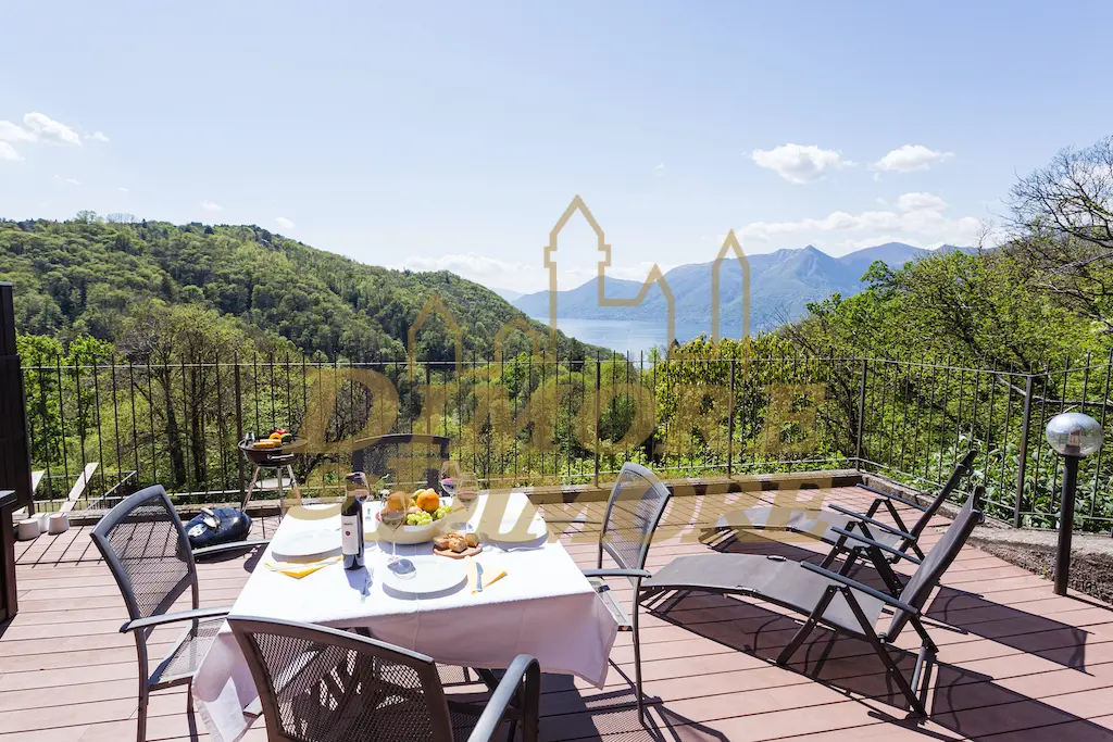 Immagine per Villa a schiera in vendita a Dumenza 2