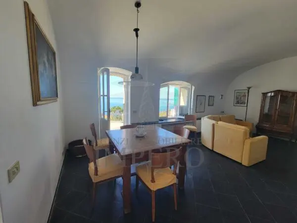 Villa via Alle Ville 12, Ventimiglia