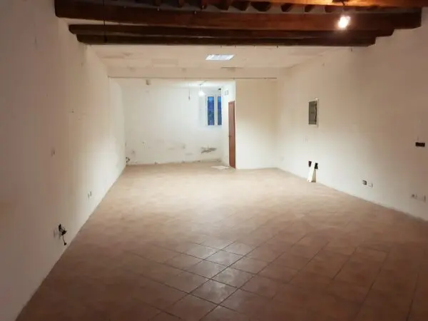 Immagine per Commerciale in vendita a Lucca via San Gregorio