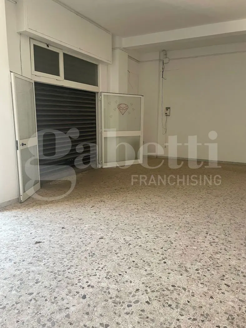 Immagine per Negozio in affitto a Barletta via Del Milite Ignoto