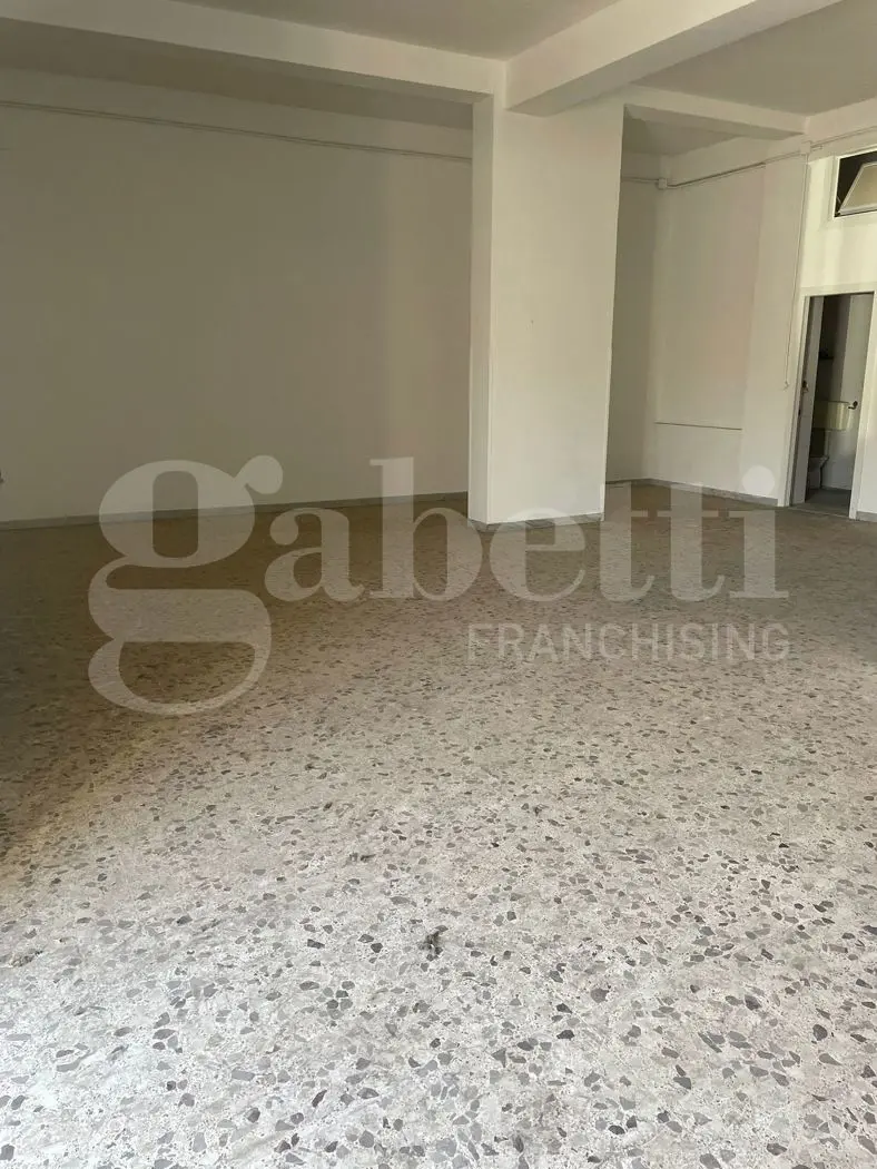 Immagine per Negozio in affitto a Barletta via Del Milite Ignoto