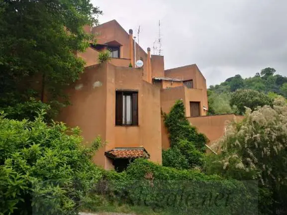Appartamento via Sanda Frazione Cornaro, Savona