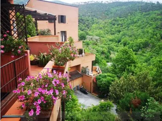Appartamento via Sanda Frazione Cornaro, Savona
