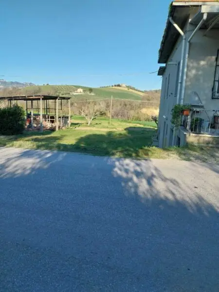 Villa Trifamiliare via Contrada Tesino, Offida