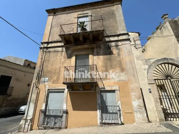 Appartamento via Antonio Sofia, Noto