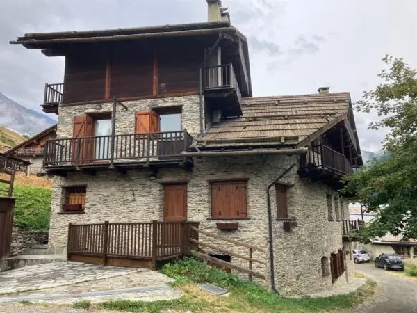 Appartamento via Thures, Cesana Torinese