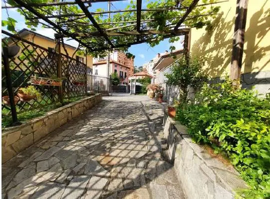 Appartamento via Cantarana 1, La Spezia