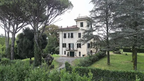 Villa via Traversa I 248, Lucca