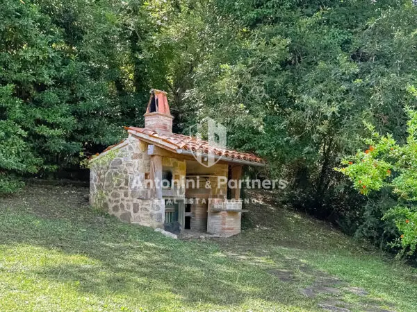 Villa strada Statale 448, Todi