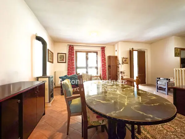 Villa strada Statale 448, Todi