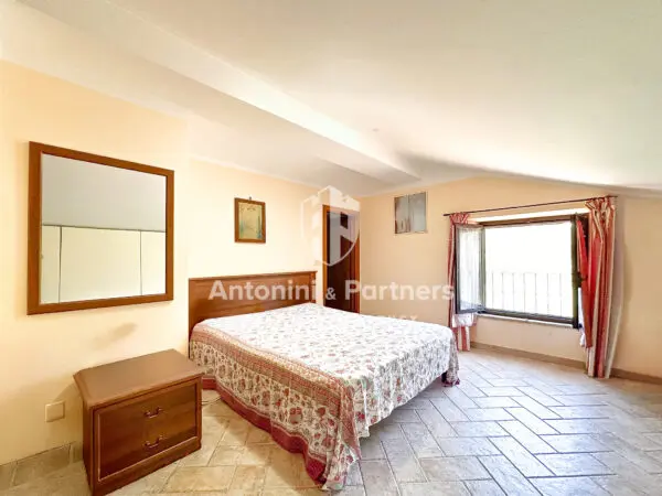 Villa strada Statale 448, Todi