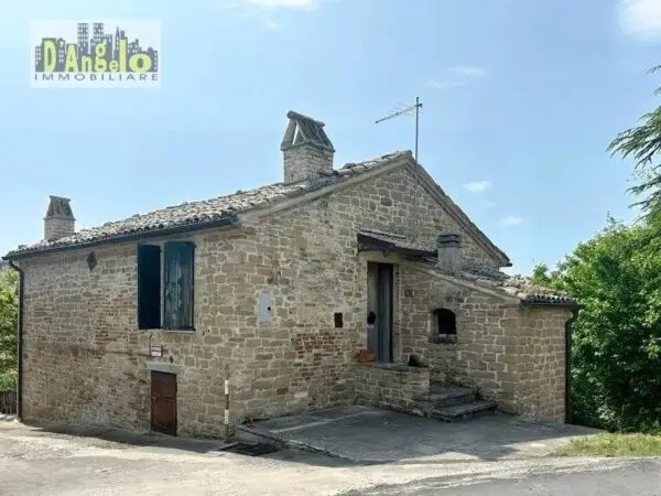 Casa Indipendente via Contrada Santa Lucia 12, Force