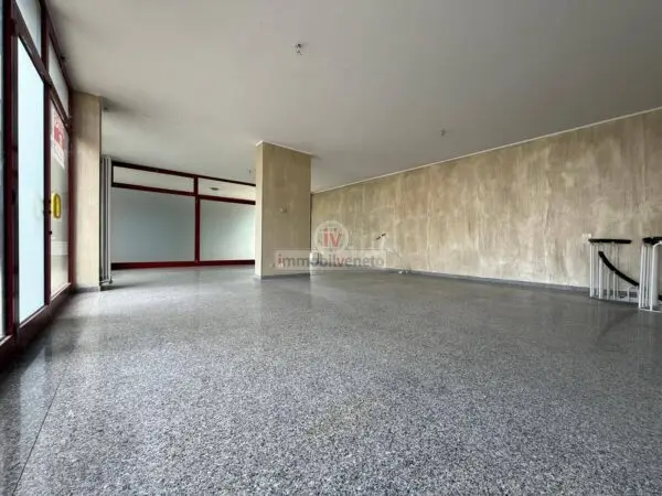 Immagine per Negozio in affitto a Chiampo VIA MAZZOCCO 