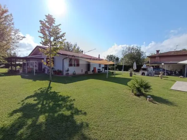 Villa via, Pietrasanta
