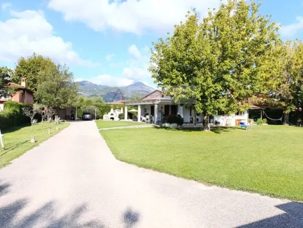 Villa via, Pietrasanta