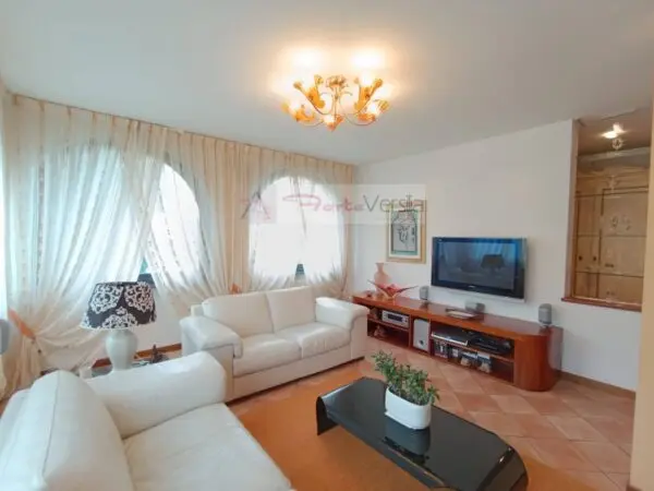 Villa via, Montignoso