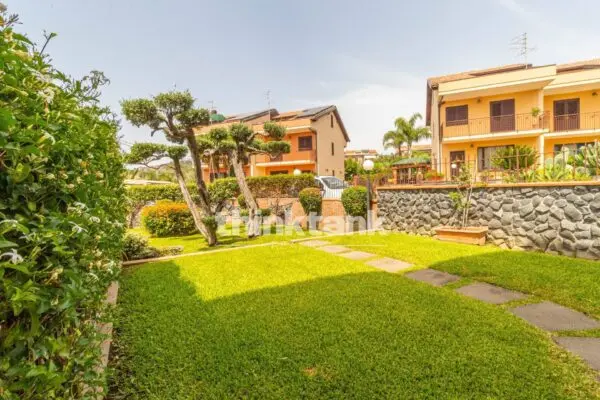 Villetta A Schiera via Capomulini Snc, Acireale