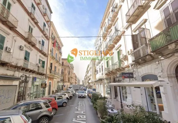 Locale Commerciale via Anfiteatro, Taranto
