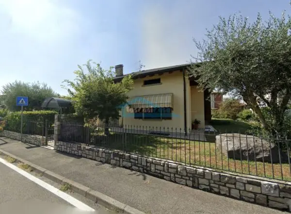 Villa via Del Fante, Capriolo