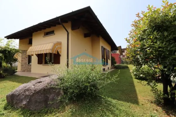 Villa via Del Fante, Capriolo