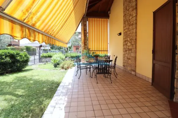 Villa via Del Fante, Capriolo