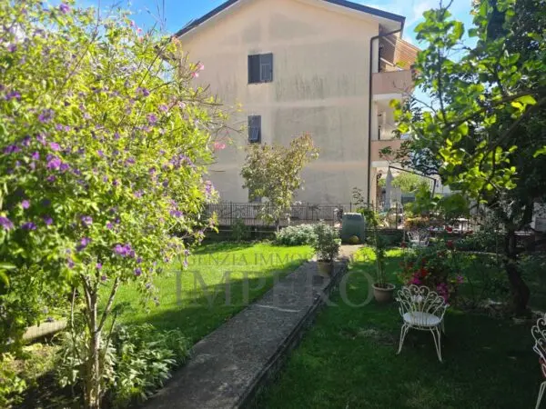Villa via Luciano Veziano 10, Ventimiglia