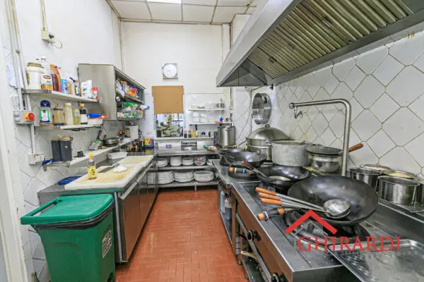 Immagine per Negozio in vendita a Genova via Salucci 13-15R