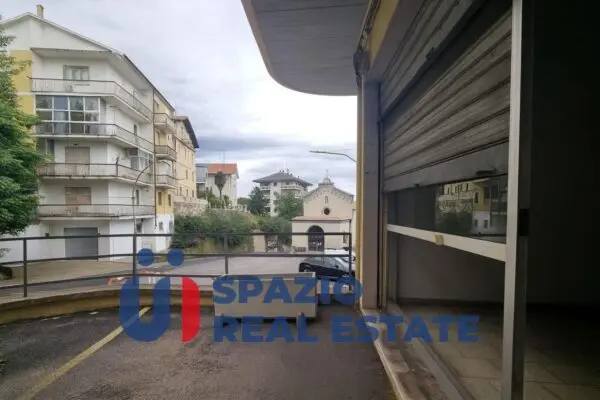Negozio via Dei Marsi 20 chieti, Chieti