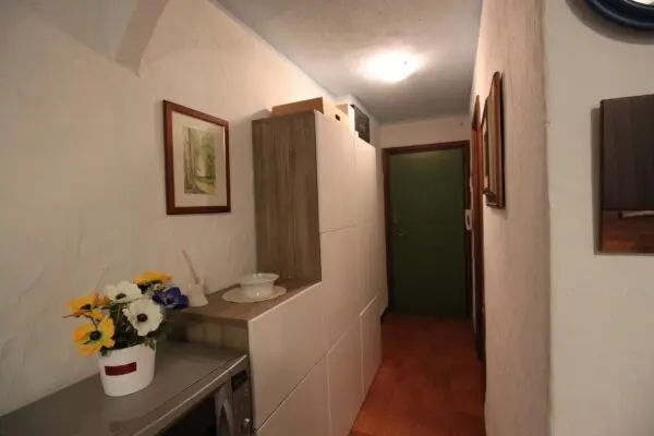 Bilocale via Del Poggio, Viola