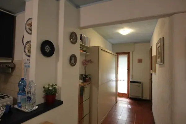 Bilocale via Del Poggio, Viola