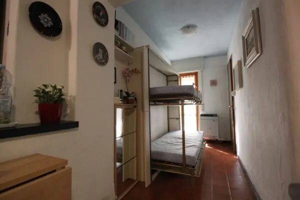 Bilocale via Del Poggio, Viola