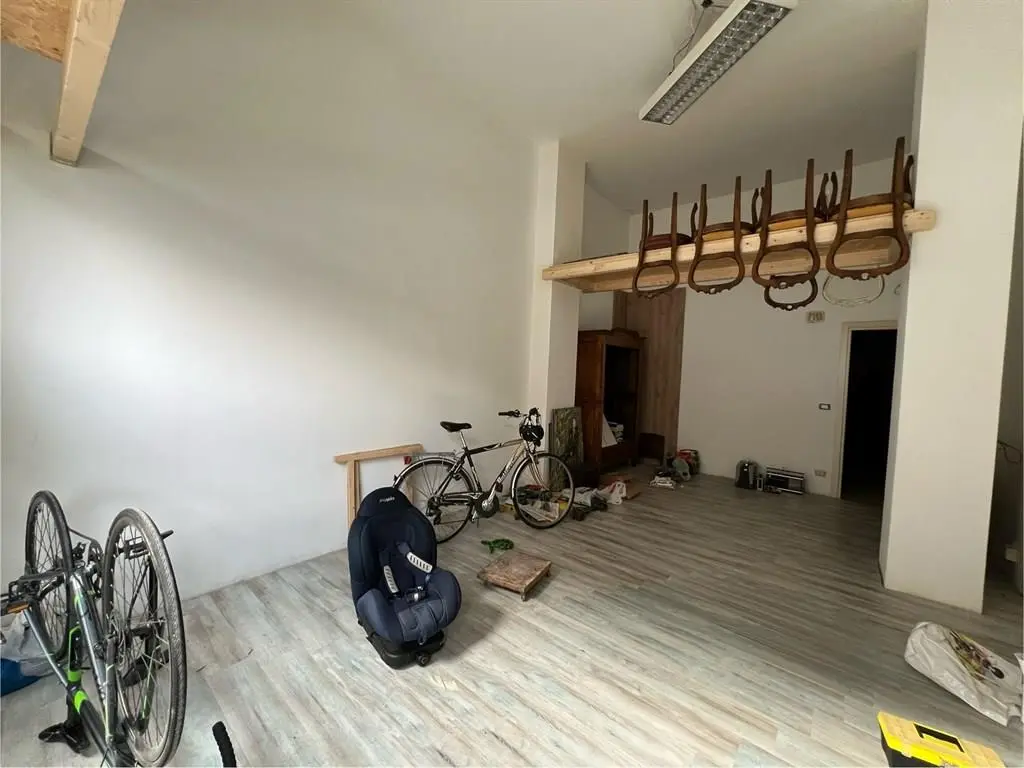 Immagine per Negozio in vendita a Torino via Castelgomberto