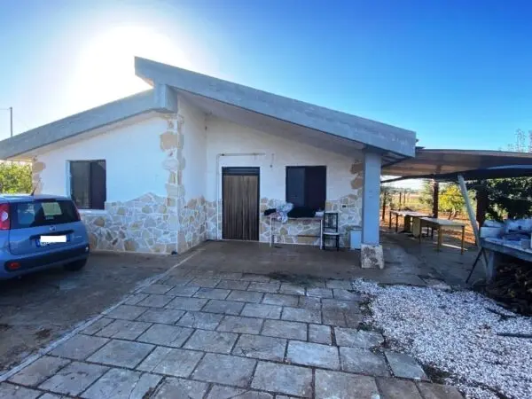 Villa A Schiera via Acquaviva, Casamassima