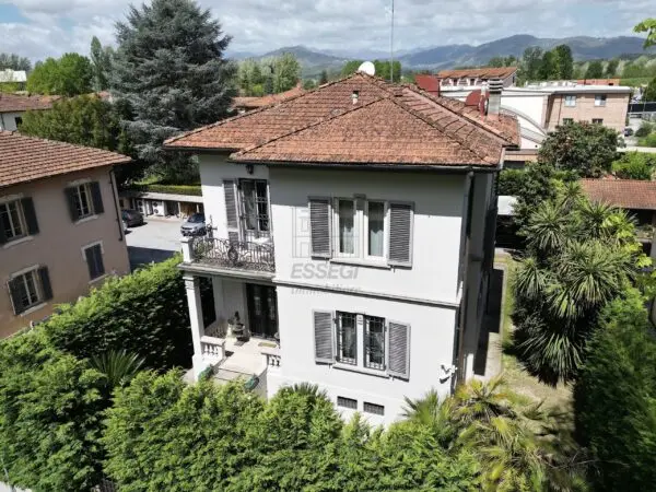Villa viale Pacini 35, Lucca