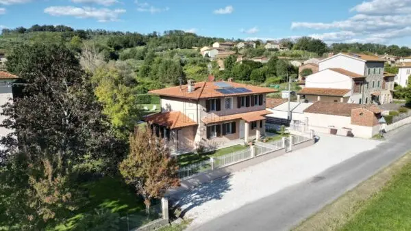 Villa via Di San Ginese, Capannori