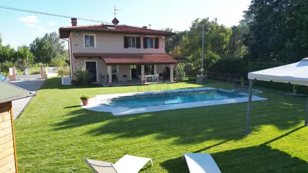 Villa via Di San Ginese, Capannori