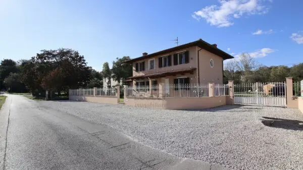 Villa via Di San Ginese, Capannori