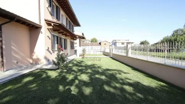 Villa via Di San Ginese, Capannori