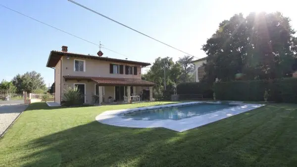 Villa via Di San Ginese, Capannori