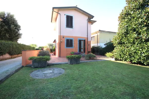 Villa via Della Santissima Annunziata 859, Lucca