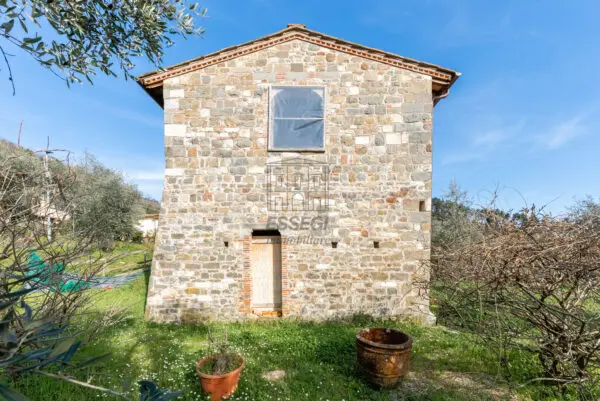 Casale via Del Calissi 18, Pescaglia