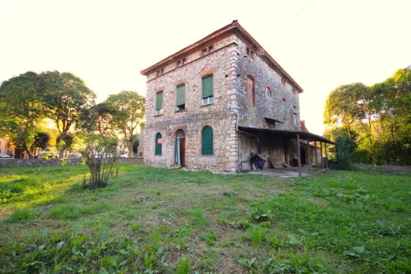 Casale via Di Nozzano 611, Lucca