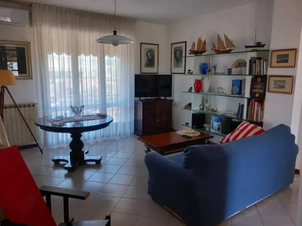 Monolocale via Cisa, Sarzana