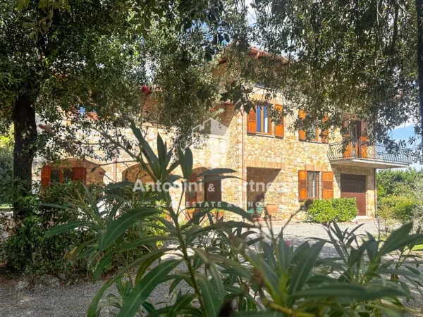 Casale via Dei Partigiani, Castiglione Del Lago