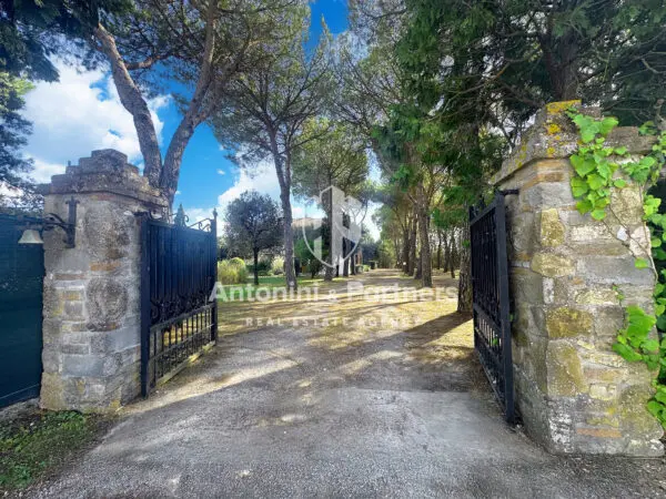 Casale via Dei Partigiani, Castiglione Del Lago