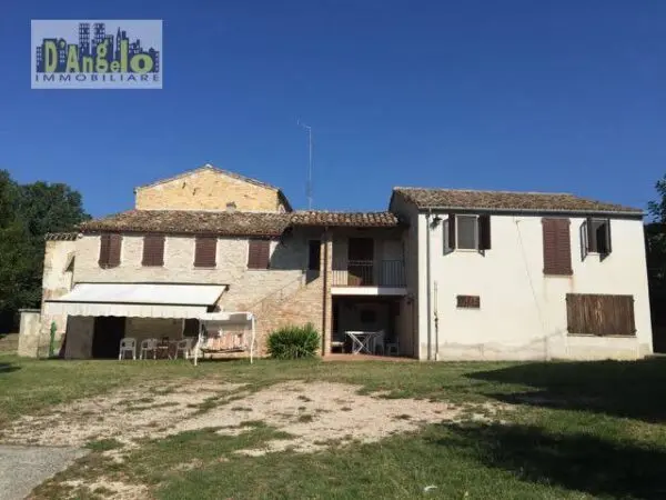 Agriturismo via Contrada Colle, Rotella