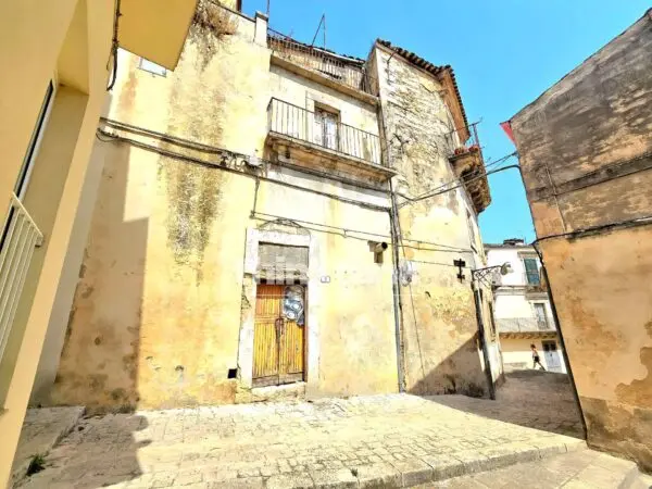 Casa Indipendente via Scale 33-35-37, Ragusa