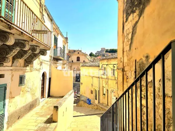 Casa Indipendente via Scale 33-35-37, Ragusa